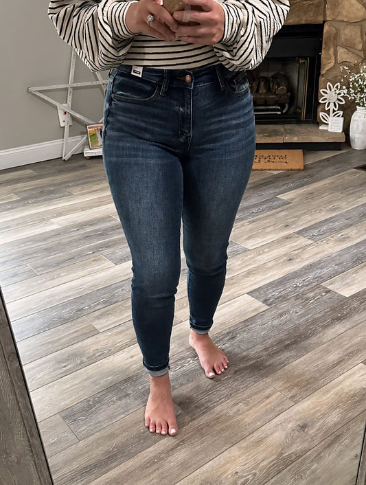Chelley Mid Rise Skinny Jeans